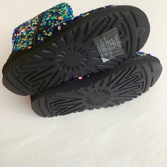 Authentic UGG Classic Short Stellar Sequin - Picture 9 of 9